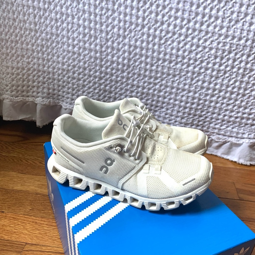 On cloud 5 women’s sneakers